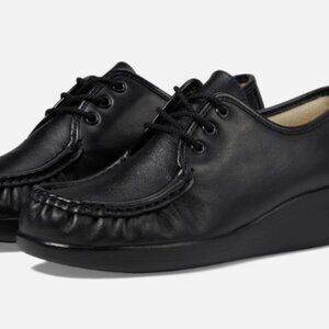 Ladies SAS Bounce Lace up Moc Size 8 M EUC